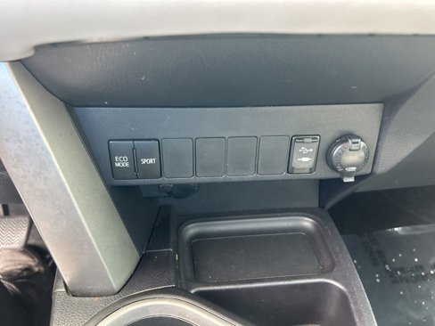 Used 2016 Toyota RAV4 XLE image 39