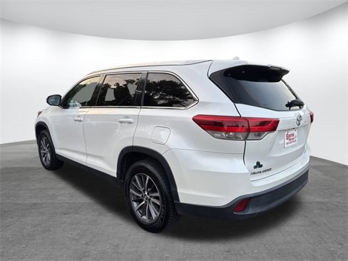 Used 2019 Toyota Highlander XLE image 28