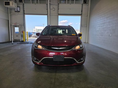 Used 2017 Chrysler Pacifica Touring-L Plus image 3