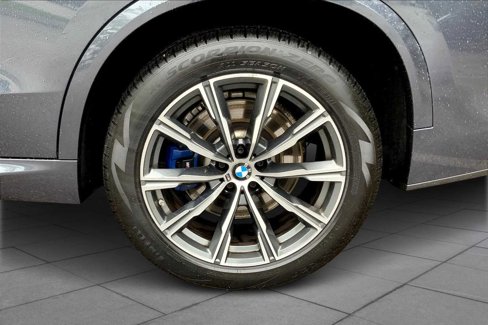 Used 2021 BMW X5 M50i w/ Premium Package image 10