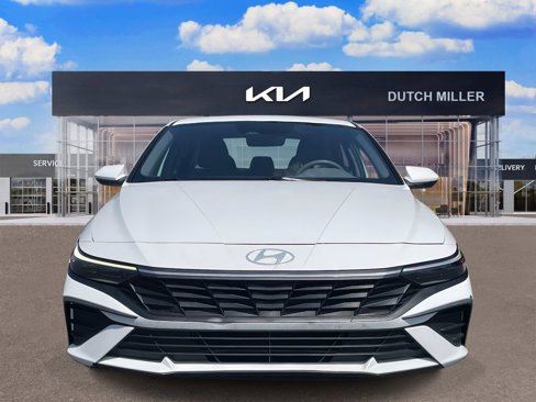 Used 2024 Hyundai Elantra SEL image 2