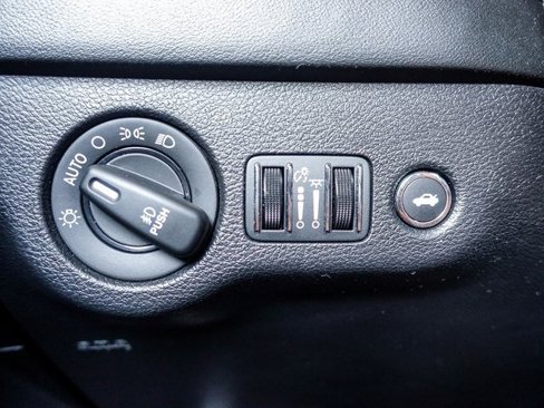 Used 2022 Dodge Charger SXT w/ Plus Group image 5
