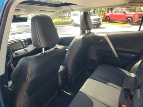 Used 2018 Toyota RAV4 Limited image 14