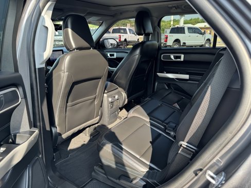 Used 2022 Ford Explorer XLT w/ Equipment Group 202A image 21