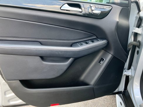 Used 2019 Mercedes-Benz GLE 400 4MATIC image 25