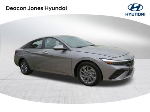 Used 2024 Hyundai Elantra SEL image 1
