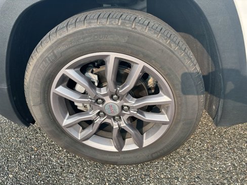 Used 2024 GMC Terrain SLT image 16