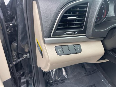 Used 2018 Hyundai Elantra SE image 15