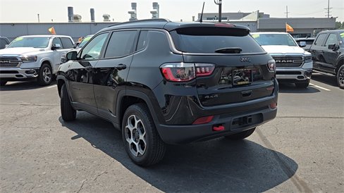 Used 2022 Jeep Compass Trailhawk w/ Trailhawk Convenience Group image 2