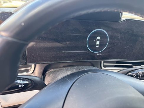 Used 2022 Hyundai Elantra Limited image 7