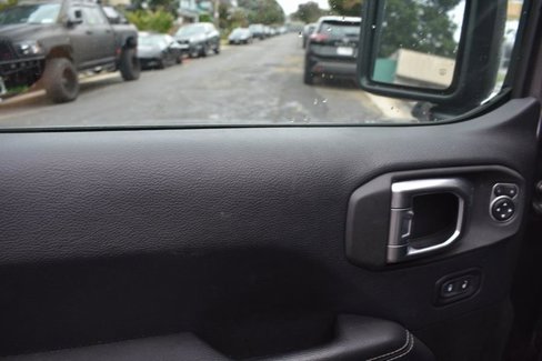 Used 2019 Jeep Wrangler Unlimited Sahara image 13