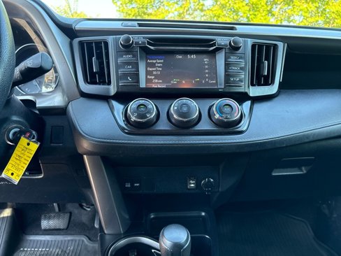 Used 2017 Toyota RAV4 LE image 18