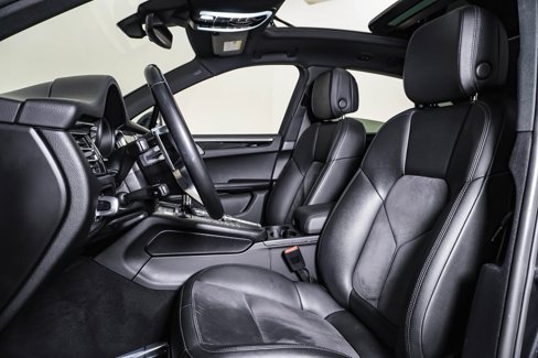 Certified 2021 Porsche Macan image 5