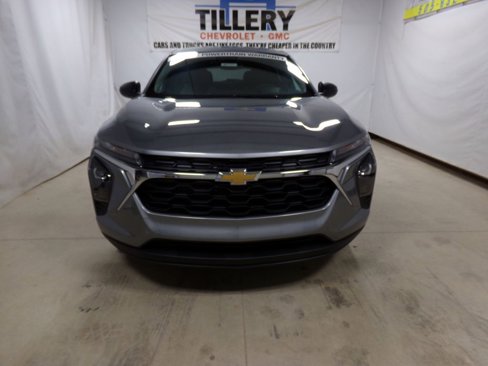 New 2025 Chevrolet Trax LS image 2
