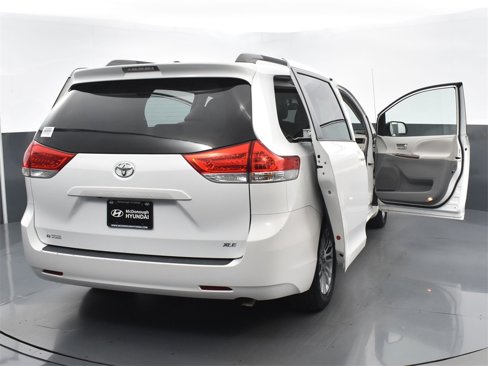 Used 2014 Toyota Sienna image 30