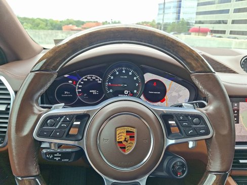 Used 2021 Porsche Cayenne S image 21
