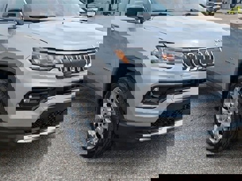 Used 2022 Jeep Compass Limited image 3