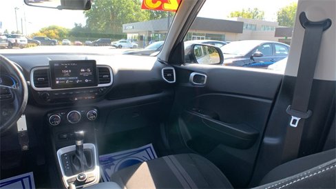 Used 2023 Hyundai Venue SEL image 22