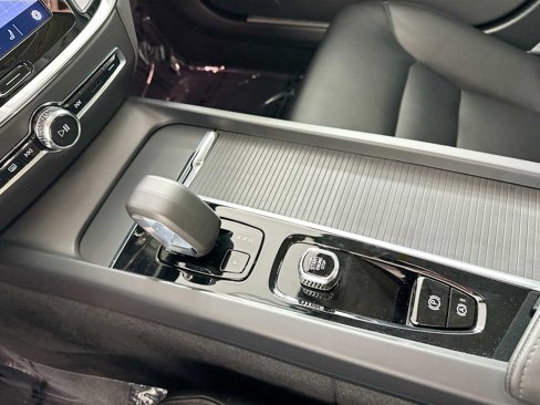 Certified 2025 Volvo S60 B5 Core image 15