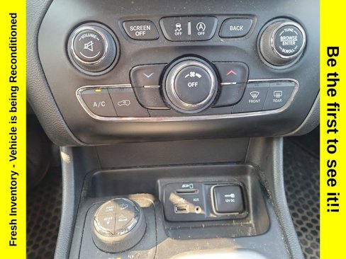 Used 2015 Jeep Cherokee Trailhawk w/ Cold Weather Group image 18