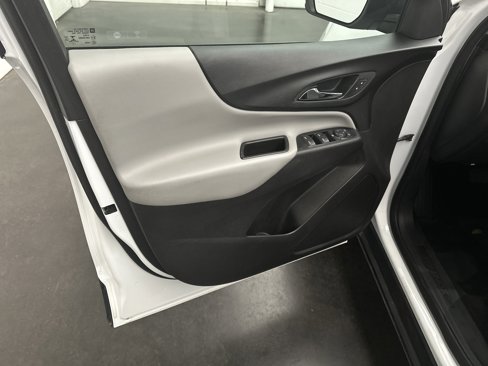 Used 2020 Chevrolet Equinox LS image 17