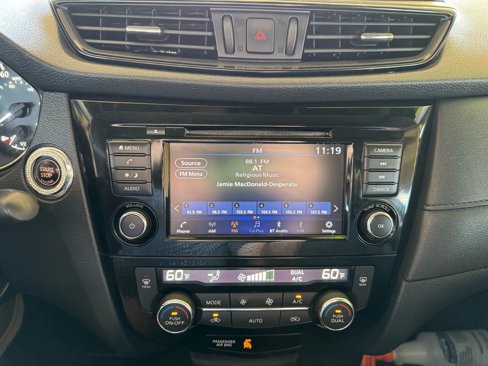Used 2019 Nissan Rogue SV image 14