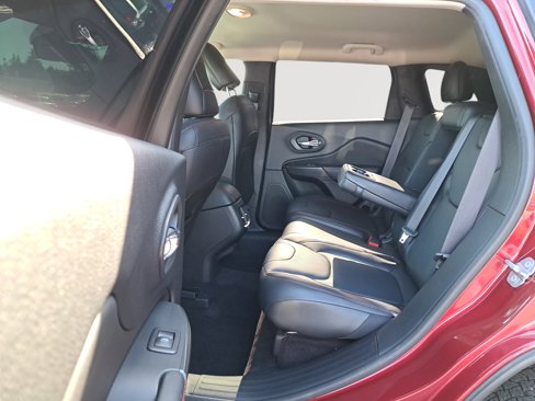 Used 2017 Jeep Cherokee Trailhawk image 14