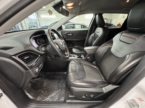 Used 2019 Jeep Cherokee Trailhawk image 15