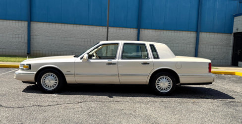 Used 1996 Lincoln Town Car Cartier image 4