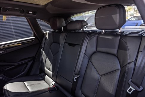 Certified 2025 Porsche Macan image 16