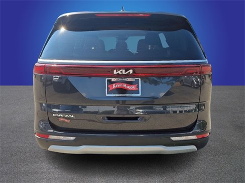 Used 2023 Kia Carnival LX image 5