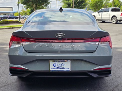 Used 2022 Hyundai Elantra SE w/ Cargo Package image 25