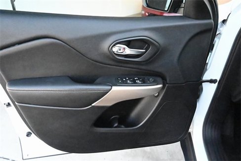 Used 2018 Jeep Cherokee Limited image 13