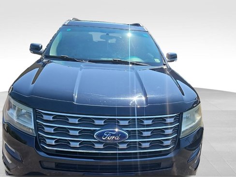 Used 2016 Ford Explorer XLT w/ Equipment Group 202A image 5