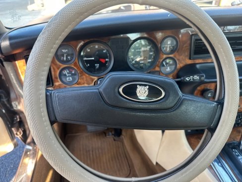 Used 1986 Jaguar XJ Vanden Plas image 15