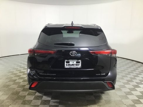 Used 2020 Toyota Highlander XLE image 6