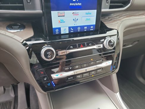 Used 2022 Ford Explorer Platinum w/ Equipment Group 601A image 30