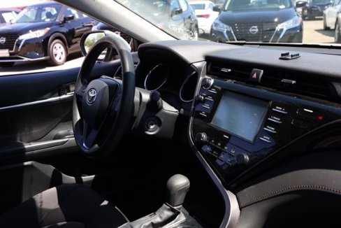 Used 2020 Toyota Camry LE image 19