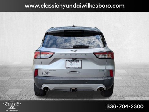 Used 2020 Ford Escape Titanium image 5