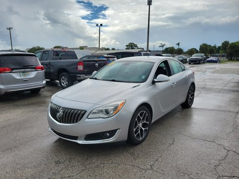 Used 2017 Buick Regal Sport Touring image 2