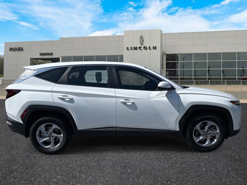 Used 2023 Hyundai Tucson SE image 2