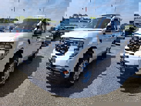 New 2025 Ford Maverick XL image 2