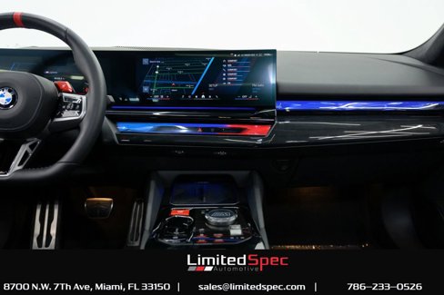 Used 2025 BMW M5 image 36