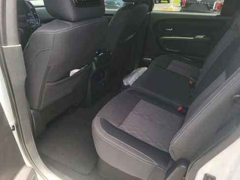 Used 2023 Nissan Titan SV w/ SV Convenience Package image 25