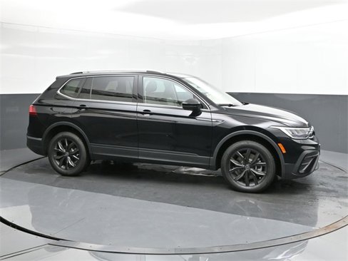 Used 2024 Volkswagen Tiguan SE image 17