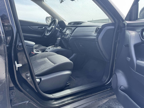 Used 2019 Nissan Rogue SV image 35