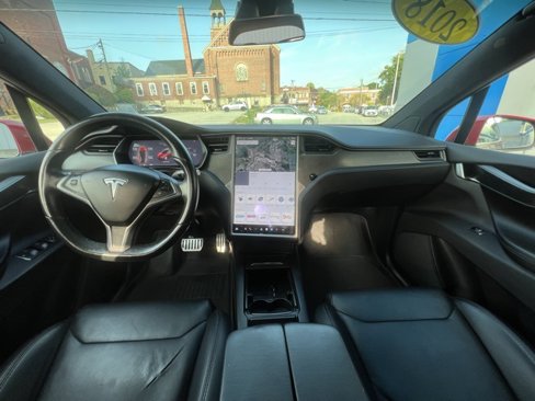 Used 2018 Tesla Model X image 33