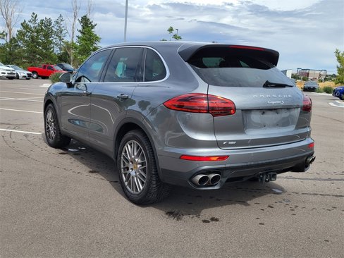 Used 2017 Porsche Cayenne S image 3