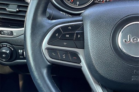 Used 2019 Jeep Cherokee Limited w/ Luxury Group image 19