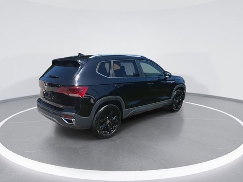 Certified 2022 Volkswagen Taos SE w/ IQ.Drive SE Package image 8